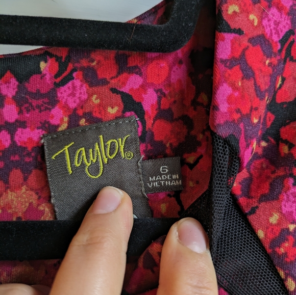 Taylor Geometric Mesh Insert Dress - Picture 4 of 5